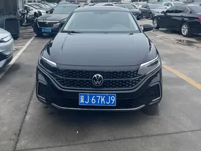 Volkswagen Passat 2023, 25000 км, за 14608.35 USD