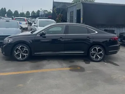 Volkswagen Passat 2023, 25000 км, за 14608.35 USD