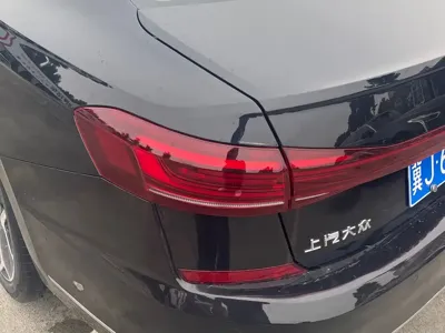 Volkswagen Passat 2023, 25000 км, за 14608.35 USD
