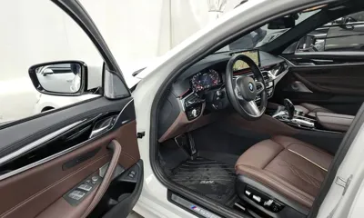 BMW 5-Series 2023, 24474 км, за 39006.59 USD - фото 10