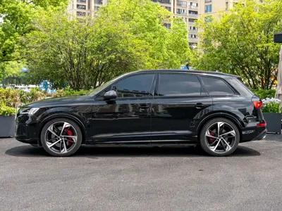 Audi SQ7 2025, 20000 км, за 99762.63 USD