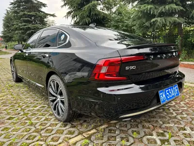 Volvo S90 2022, 92000 км, за 21187.86 USD