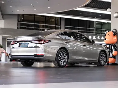 Lexus ES 2025, 10200 км, за 41141.05 USD