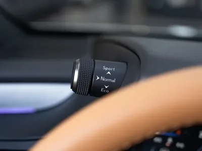 Lexus ES 2025, 10200 км, за 41141.05 USD - фото 20