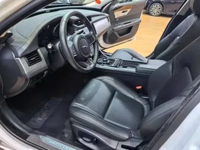 Jaguar XFL 2020, 90000 км, за 14419.97 USD