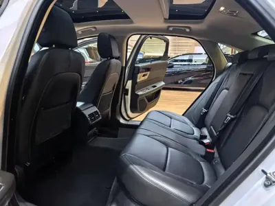 Jaguar XFL 2020, 90000 км, за 14419.97 USD