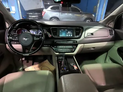 Kia Canival 2017, 311498 км, за 4225.44 USD