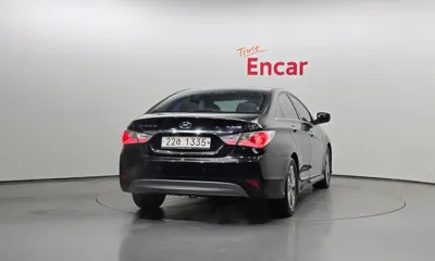 Hyundai Sonata 2014, 142877 км, за 2774.83 USD