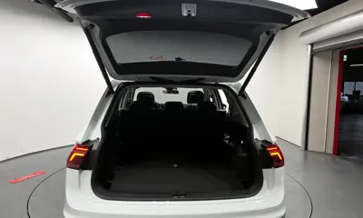 Volkswagen Tiguan 2023, 55849 км, за 20151.96 USD - фото 20