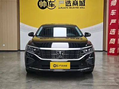 Volkswagen Passat 2024, 31600 км, за 17642.39 USD