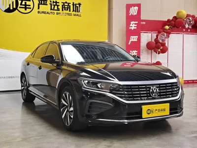 Volkswagen Passat 2024, 31600 км, за 17642.39 USD
