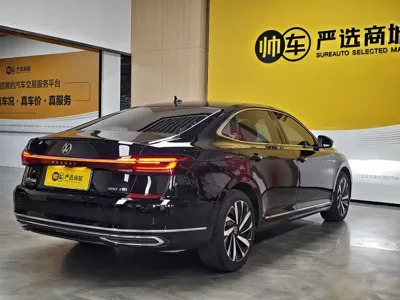 Volkswagen Passat 2024, 31600 км, за 17642.39 USD