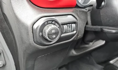 Jeep Wrangler 2019, 32784 км, за 27684.17 USD - фото 18