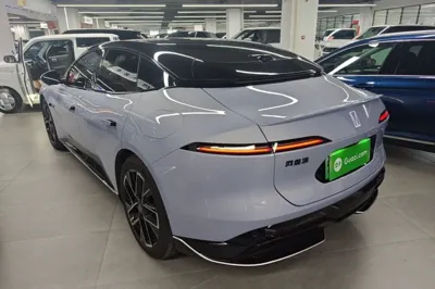 Avatr 06 2025, 8300 км, за 23988 USD