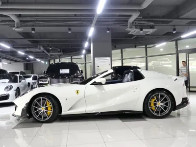 Ferrari 812 2022, 4000 км, за 393457.54 USD
