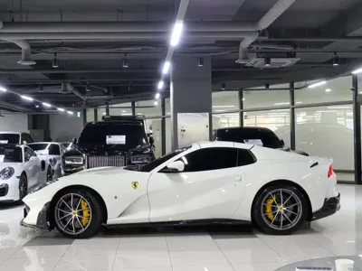 Ferrari 812 2022, 4000 км, за 393457.54 USD