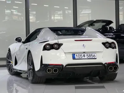 Ferrari 812 2022, 4000 км, за 393457.54 USD