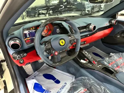 Ferrari 812 2022, 4000 км, за 393457.54 USD - фото 7