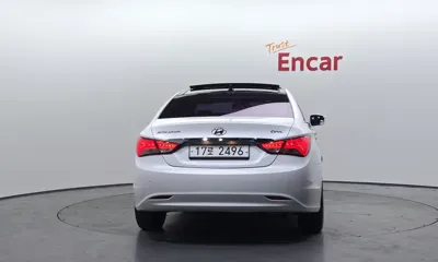 Hyundai Sonata 2013, 155631 км, за 2912.06 USD