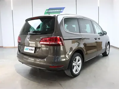 Volkswagen Sharan 2018, 66900 км, за 12450.44 USD