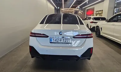 BMW 5-Series 2025, 9835 км, за 41023.62 USD
