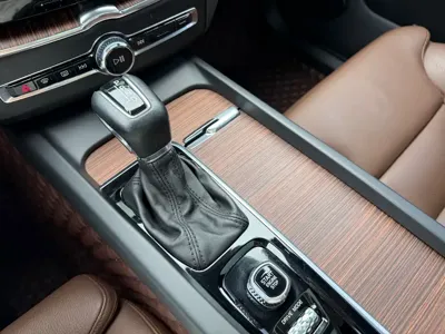 Volvo XC60 2021, 147000 км, за 18093.66 USD - фото 12