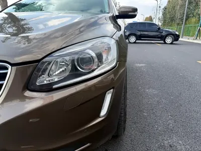 Volvo XC60 2016, 90000 км, за 7791.12 USD