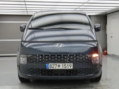 Hyundai Staria 2023, 64775 км, за 16055.5 USD