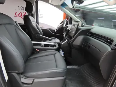 Hyundai Staria 2023, 64775 км, за 16055.5 USD - фото 9