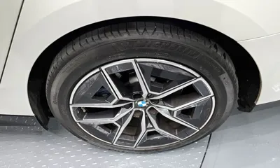 BMW 5-Series 2024, 25434 км, за 38744.53 USD - фото 21
