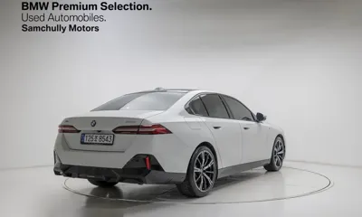 BMW 5-Series 2024, 24100 км, за 42995.93 USD