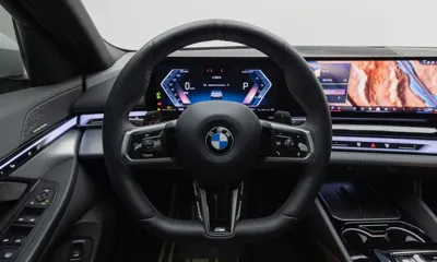 BMW 5-Series 2024, 24100 км, за 42995.93 USD - фото 20