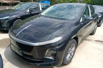 Hongqi E-QM5 · 2025 год