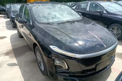 Hongqi E-QM5 2025, 100 км, за 18701 USD