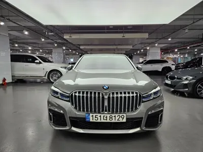 BMW 7-Series · 2021 год