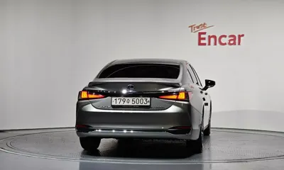 Lexus ES 2019, 87519 км, за 21333.86 USD