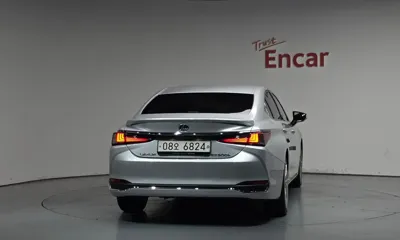Lexus ES 2019, 53972 км, за 20874.36 USD