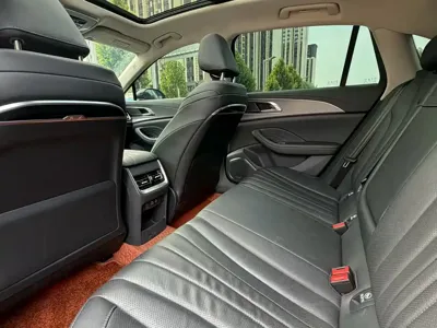 Hongqi Hongqi H5 2024, 29000 км, за 14018.12 USD