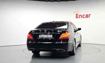 Hyundai Equus 2012, 128966 км, за 4466.63 USD