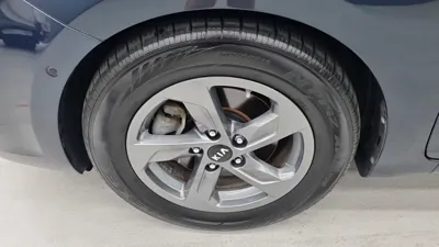 Kia Carens 2017, 158334 км, за 5730.28 USD
