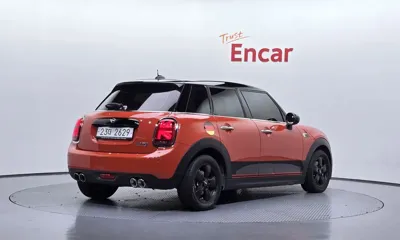 MINI Cooper 2019, 88784 км, за 7296.42 USD