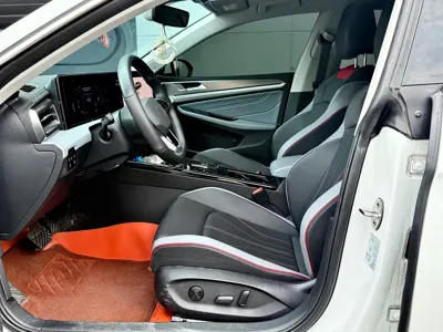 Volkswagen Lamando 2022, 16000 км, за 7125.66 USD
