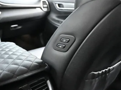 Hyundai Grandeur 2017, 97063 км, за 9641.7 USD - фото 18
