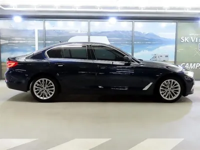 BMW 5-Series 2020, 93000 км, за 16345.02 USD