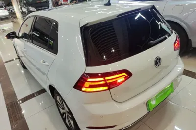 Volkswagen Golf Pure Electric 2020, 76900 км, за 9106 USD