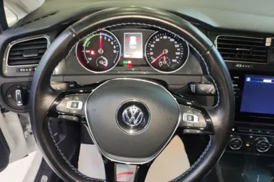 Volkswagen Golf Pure Electric 2020, 76900 км, за 9106 USD - фото 18