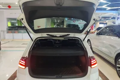 Volkswagen Golf Pure Electric 2020, 76900 км, за 9106 USD - фото 27