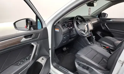 Volkswagen Tiguan 2022, 46761 км, за 17839.44 USD - фото 10
