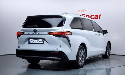 Toyota Sienna 2024, 31761 км, за 36403.81 USD - фото 2