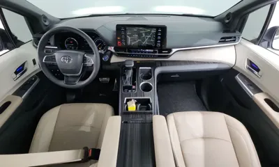 Toyota Sienna 2024, 31761 км, за 36403.81 USD - фото 7